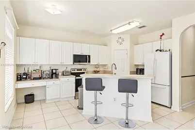 5657 NW 113th Ave, Doral, FL 33178 - Photo 5