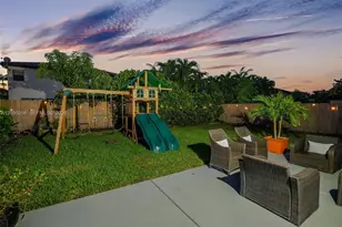 122 NE 27th Ave, Homestead, FL 33033 - Photo 3