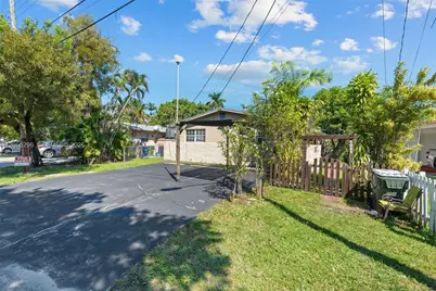1001 SW 4th Ter, Hallandale Beach, FL 33009 - Photo 31