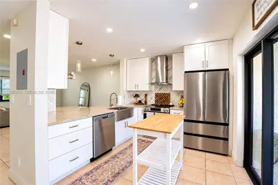 1046 NW 107th Ave, Pembroke Pines, FL 33026 - Photo 5