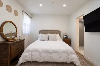 1046 NW 107th Ave, Pembroke Pines, FL 33026 - Photo 11