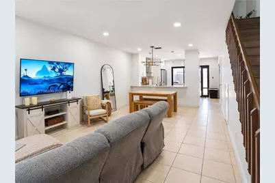 1046 NW 107th Ave, Pembroke Pines, FL 33026 - Photo 3