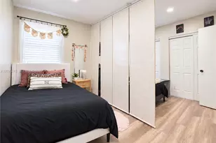 1046 NW 107th Ave, Pembroke Pines, FL 33026 - Photo 17