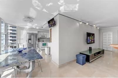 6423 Collins Ave #901, Miami Beach, FL 33141 - Photo 7