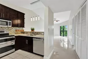 9946 Nob Hill Pl, Sunrise, FL 33351 - Photo 5
