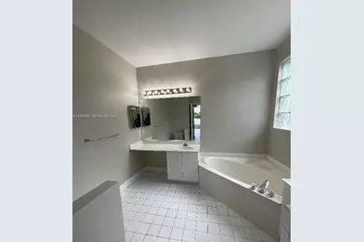 11867 SW 7th St, Pembroke Pines, FL 33025 - Photo 13