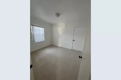 570 NW 41st St, Miami, FL 33127 - Photo 11