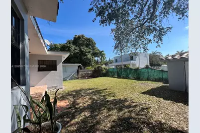 570 NW 41st St, Miami, FL 33127 - Photo 15