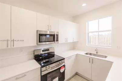 2519 SE 29th St, Homestead, FL 33035 - Photo 1