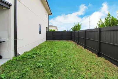 320 NW 13th Ct #320, Florida City, FL 33034 - Photo 5