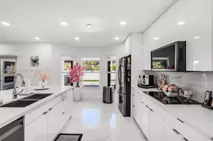 8441 NW 163rd Terrace, Miami Lakes, FL 33016 - Photo 13