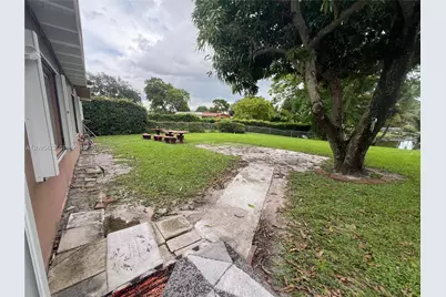 6531 W 8th Ave, Hialeah, FL 33012 - Photo 13