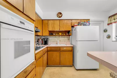 10511 SW 53rd St, Miami, FL 33165 - Photo 13