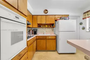 10511 SW 53rd St, Miami, FL 33165 - Photo 13