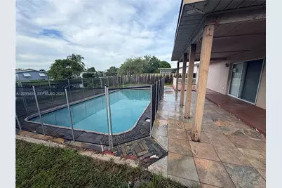 8410 NW 24th Pl, Sunrise, FL 33322 - Photo 5