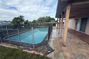 8410 NW 24th Pl, Sunrise, FL 33322 - Photo 5