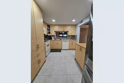 1000 Colony Point Cir #522, Pembroke Pines, FL 33026 - Photo 1