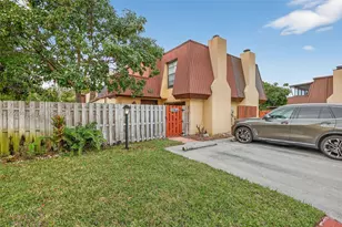 3516 Gardens E Dr, Palm Beach Gardens, FL 33410 - Photo 5