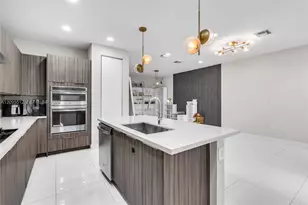 10365 NW 66th St, Doral, FL 33178 - Photo 5