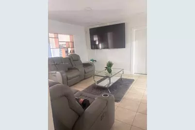 2451 NW 104th St, Miami, FL 33147 - Photo 5
