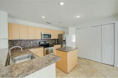 1127 SW 104th Way, Pembroke Pines, FL 33025 - Photo 13