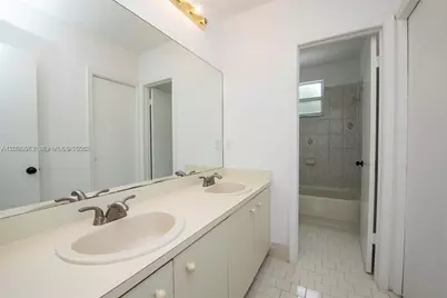 1127 SW 104th Way, Pembroke Pines, FL 33025 - Photo 27