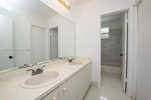 1127 SW 104th Way, Pembroke Pines, FL 33025 - Photo 27