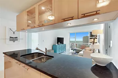 6801 Collins Ave #1112, Miami Beach, FL 33141 - Photo 9