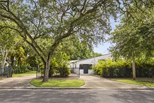 295 NW 42nd St, Miami, FL 33127 - Photo 15