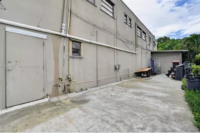 Turnkey Grocery, Convenience Store & Smoke Shop For Sale in Hialeah, Hialeah, FL 33012 - Photo 29