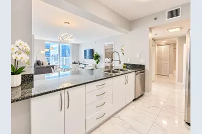 1200 Brickell Bay Dr #PH4103, Miami, FL 33131 - Photo 11