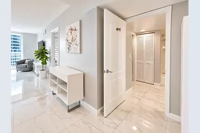 1200 Brickell Bay Dr #PH4103, Miami, FL 33131 - Photo 19