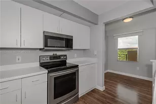550 SW 138th Ave, Pembroke Pines, FL 33027 - Photo 13