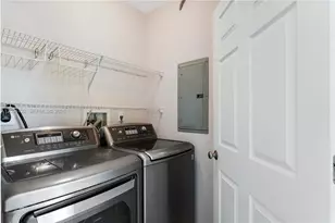 2000 N Bayshore Dr, Miami, FL 33137 - Photo 21