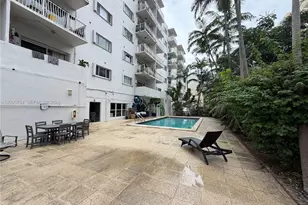 677 NE 24th St, Miami, FL 33137 - Photo 23