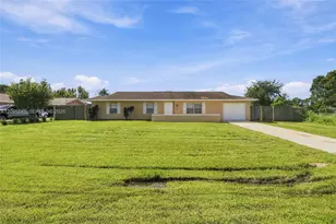 392 NW Ferris Dr, Port Saint Lucie, FL 34983 - Photo 1
