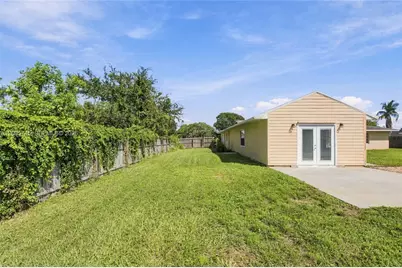 392 NW Ferris Dr, Port Saint Lucie, FL 34983 - Photo 35