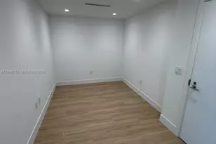 2411 Laguna Cir, Miami, FL 33181 - Photo 23