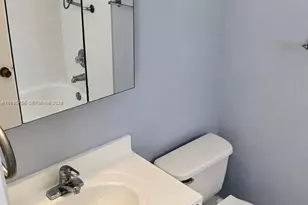 5290 W 21st Ct, Hialeah, FL 33016 - Photo 33
