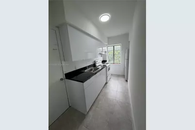 558 SW 7th St #8, Miami, FL 33130 - Photo 3