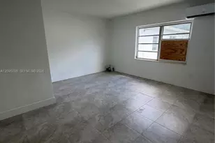 558 SW 7th St, Miami, FL 33130 - Photo 7