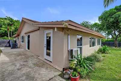 20102 NW 62nd Ave, Hialeah, FL 33015 - Photo 41