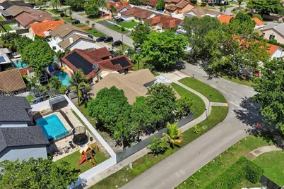 20102 NW 62nd Ave, Hialeah, FL 33015 - Photo 43