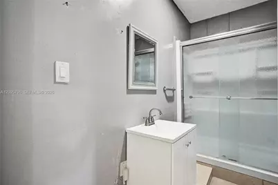 20102 NW 62nd Ave, Hialeah, FL 33015 - Photo 33