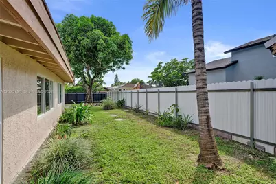 20102 NW 62nd Ave, Hialeah, FL 33015 - Photo 37