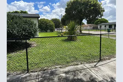 20403 NW 44th Pl, Miami Gardens, FL 33055 - Photo 23