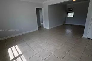 561 SW 7th St, Miami, FL 33130 - Photo 1