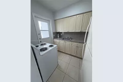 561 SW 7th St #1, Miami, FL 33130 - Photo 3