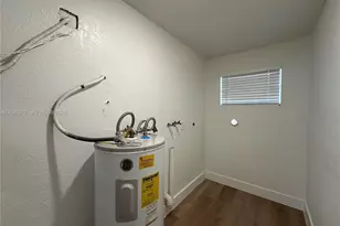 124 NW 2nd Ave, Hallandale Beach, FL 33009 - Photo 25