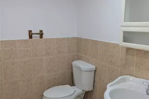 16740 NE 9th Ave, North Miami Beach, FL 33162 - Photo 15